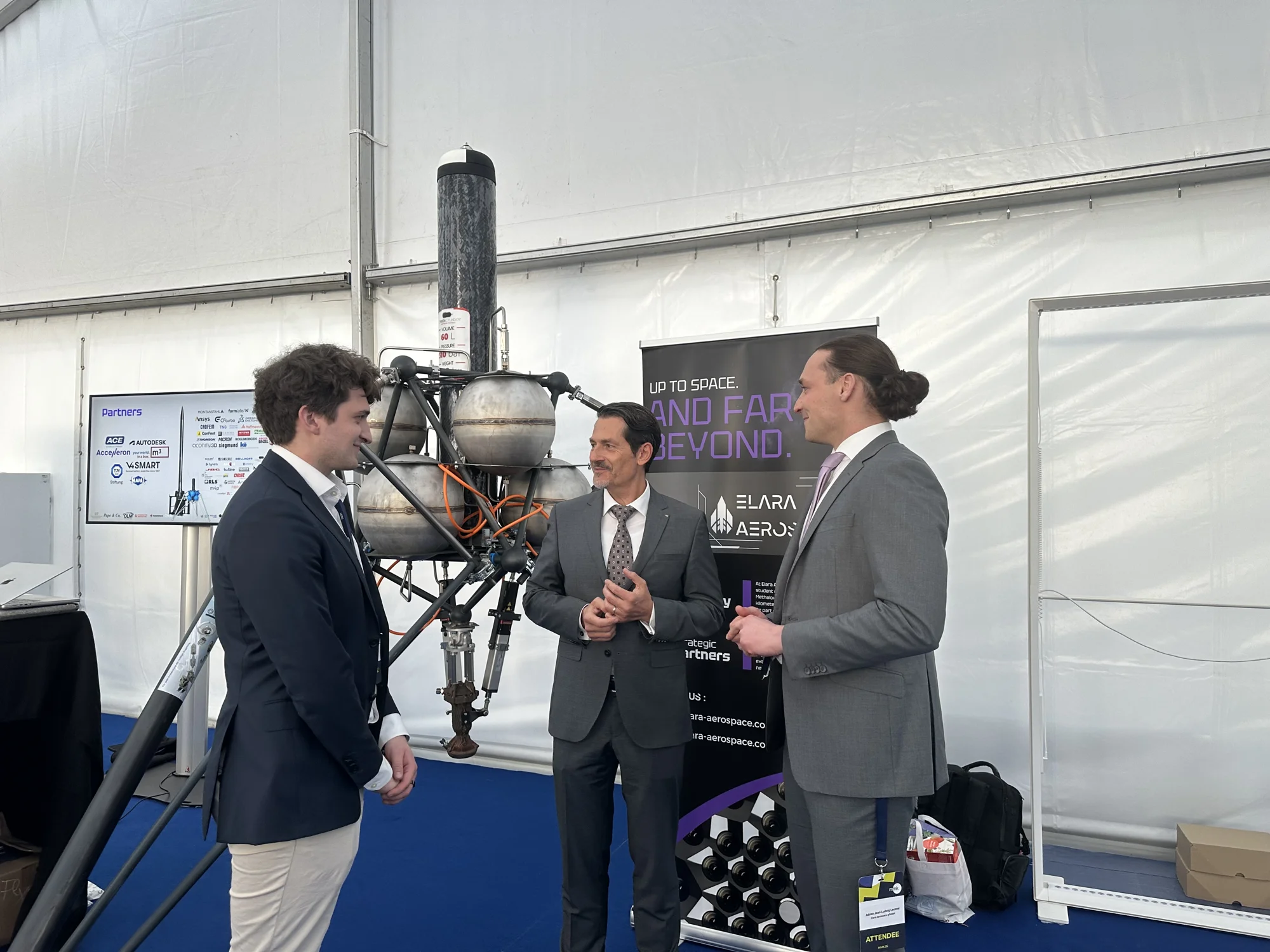 Elara Aerospace team with the TUM president beside the Hopper